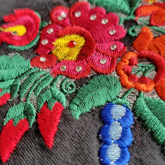 Valentine's Day embroidered T-shirt with hungarian Kaocsa Design and rhinestones - Picture 1 of 12